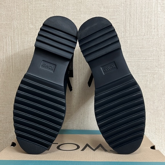 BRAND NEW IN BOX!! WOMENS TOMS MAUDE BLACK/BLACK SUEDE BOOTIES. SIZE 7.5 - Picture 6 of 10